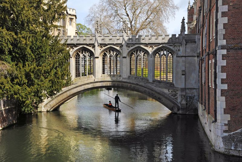 Regata-Cambridge-bridge.